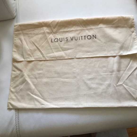 NewLOUIS VUITTON EnvelopeStorage Bag.Bag/Boots Offers accept.Willing to negotiat - Picture 5 of 10